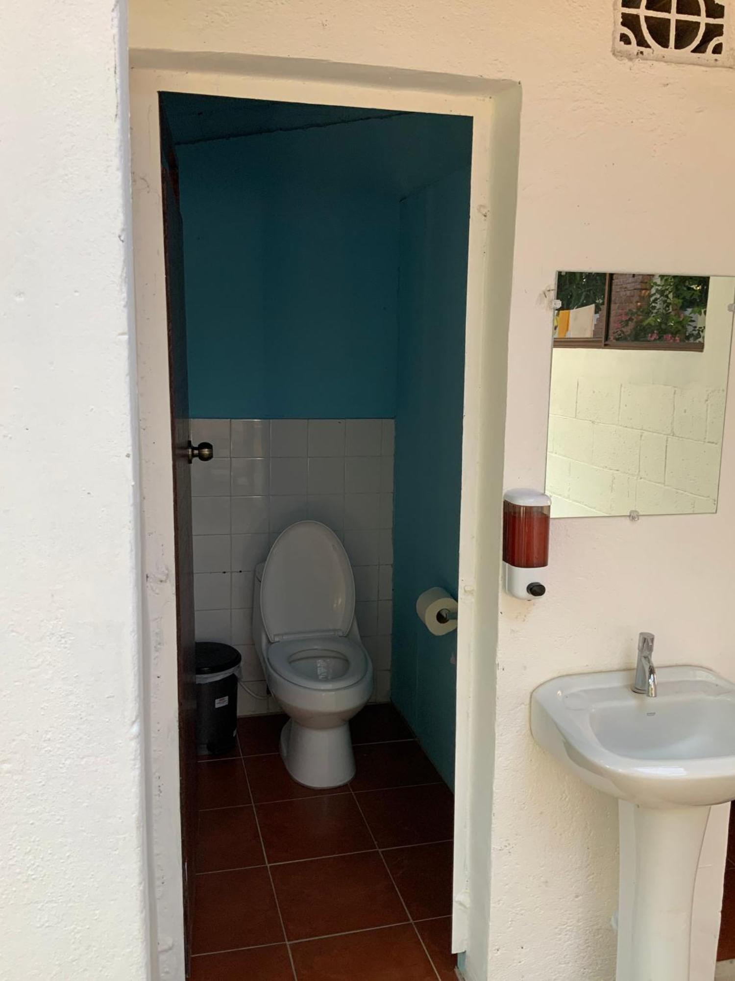 Hostal Tia Reyna El Zonte Exterior foto